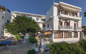 Ενοικιαζόμενα Δωμάτια Νίκος